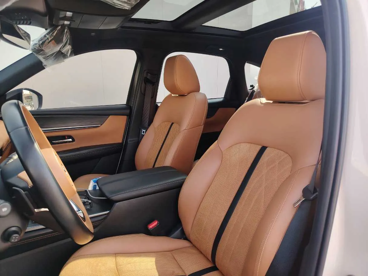 Car image 12