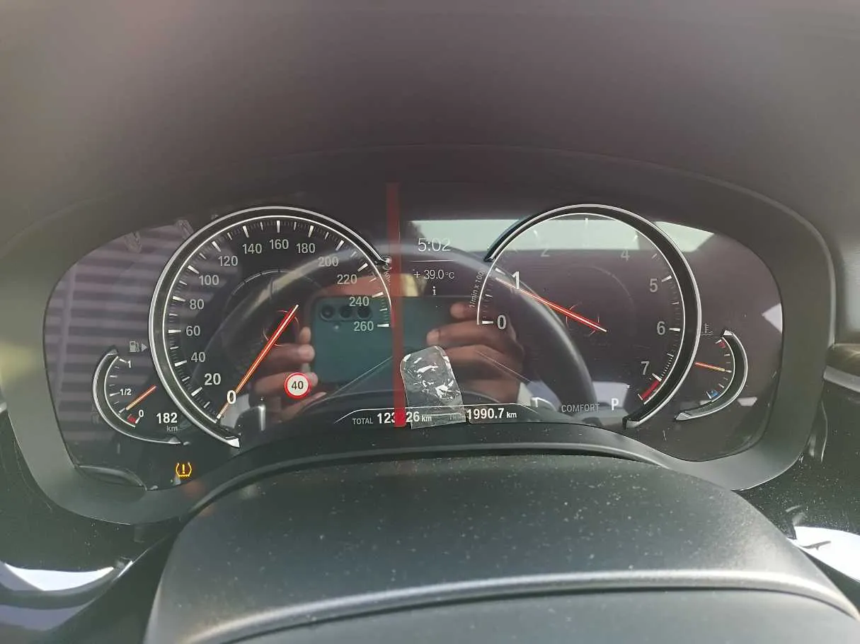 Car image 18