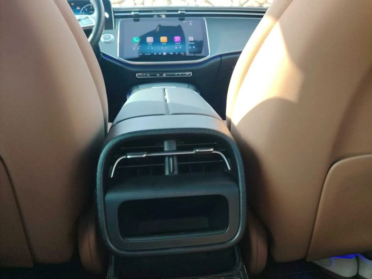 Car image 24
