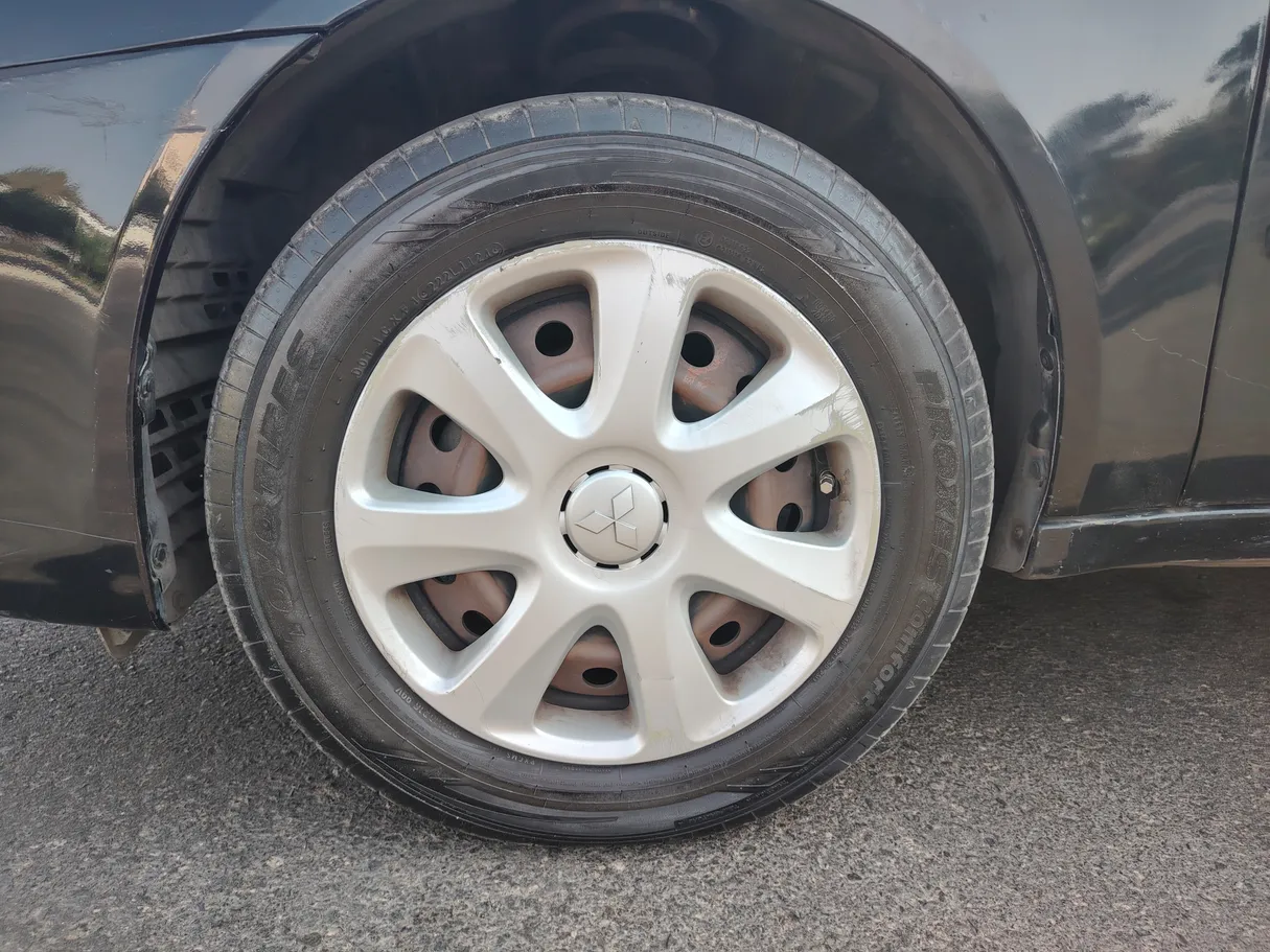 Car image 9