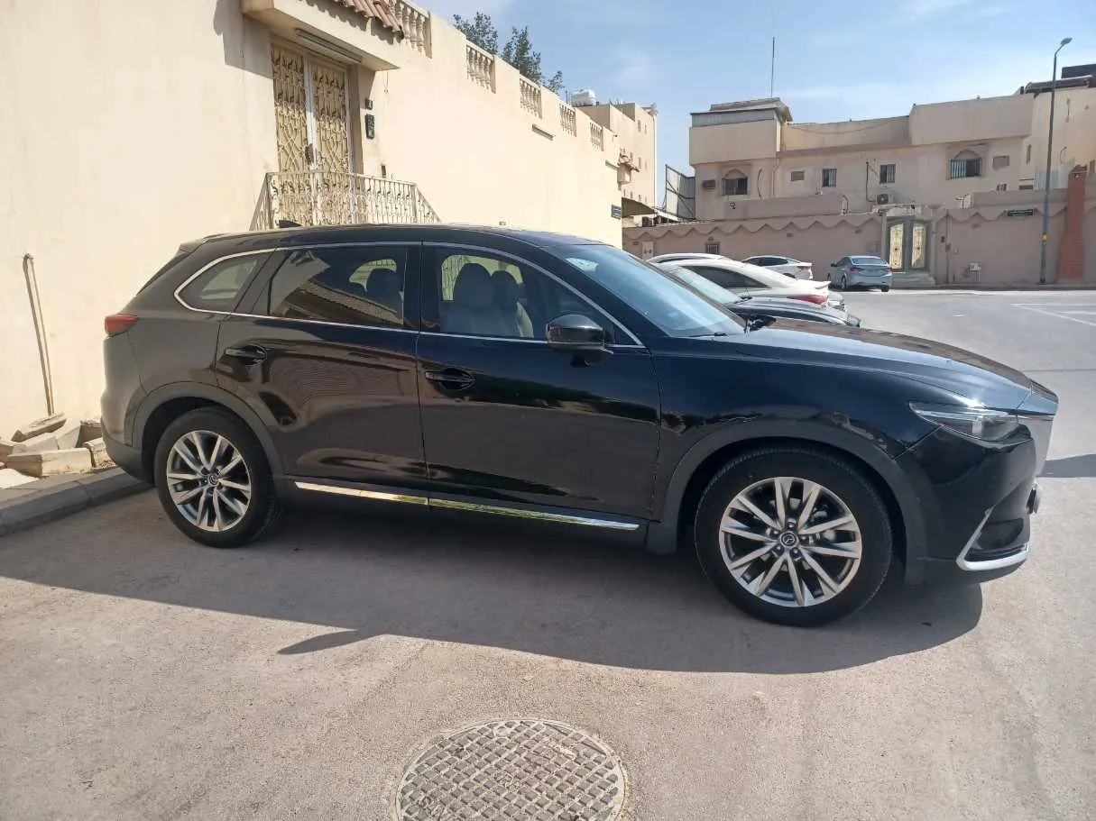 Car image 4