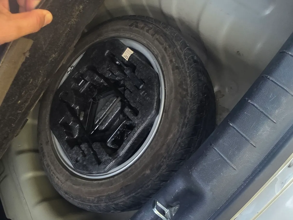 Car image 8