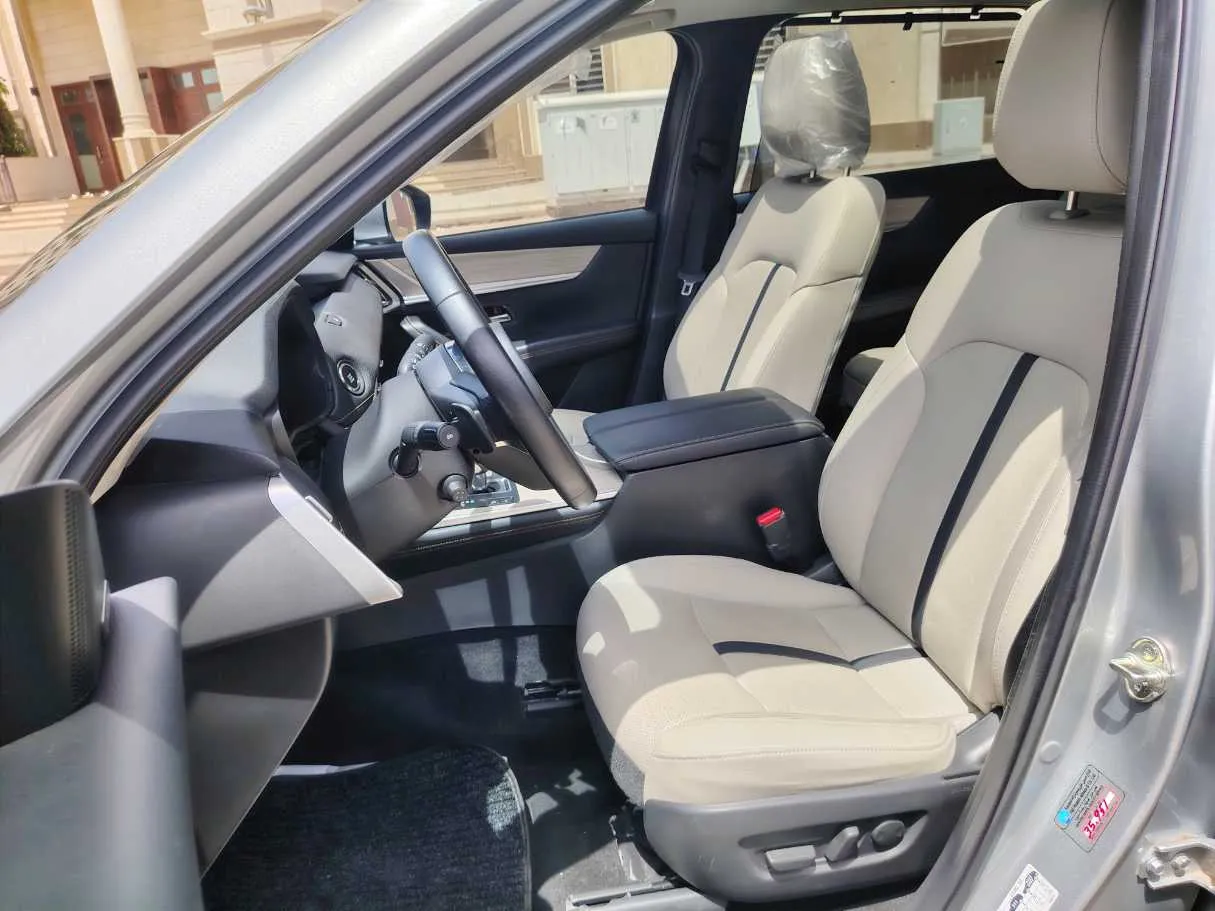 Car image 12