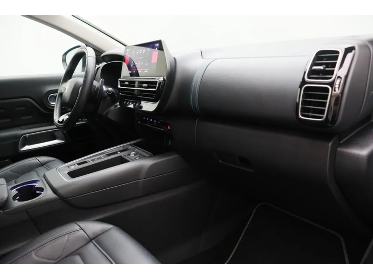Car image 10