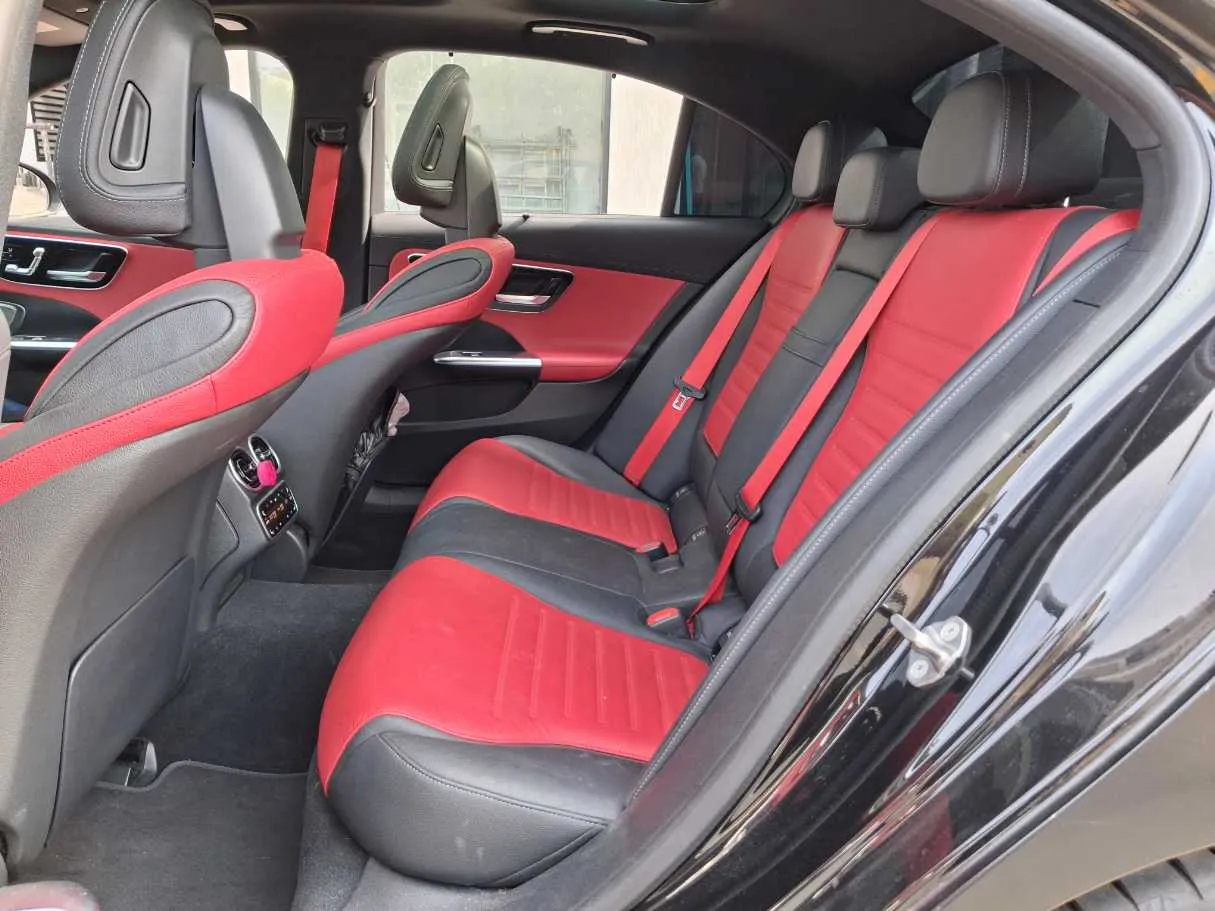 Car image 13