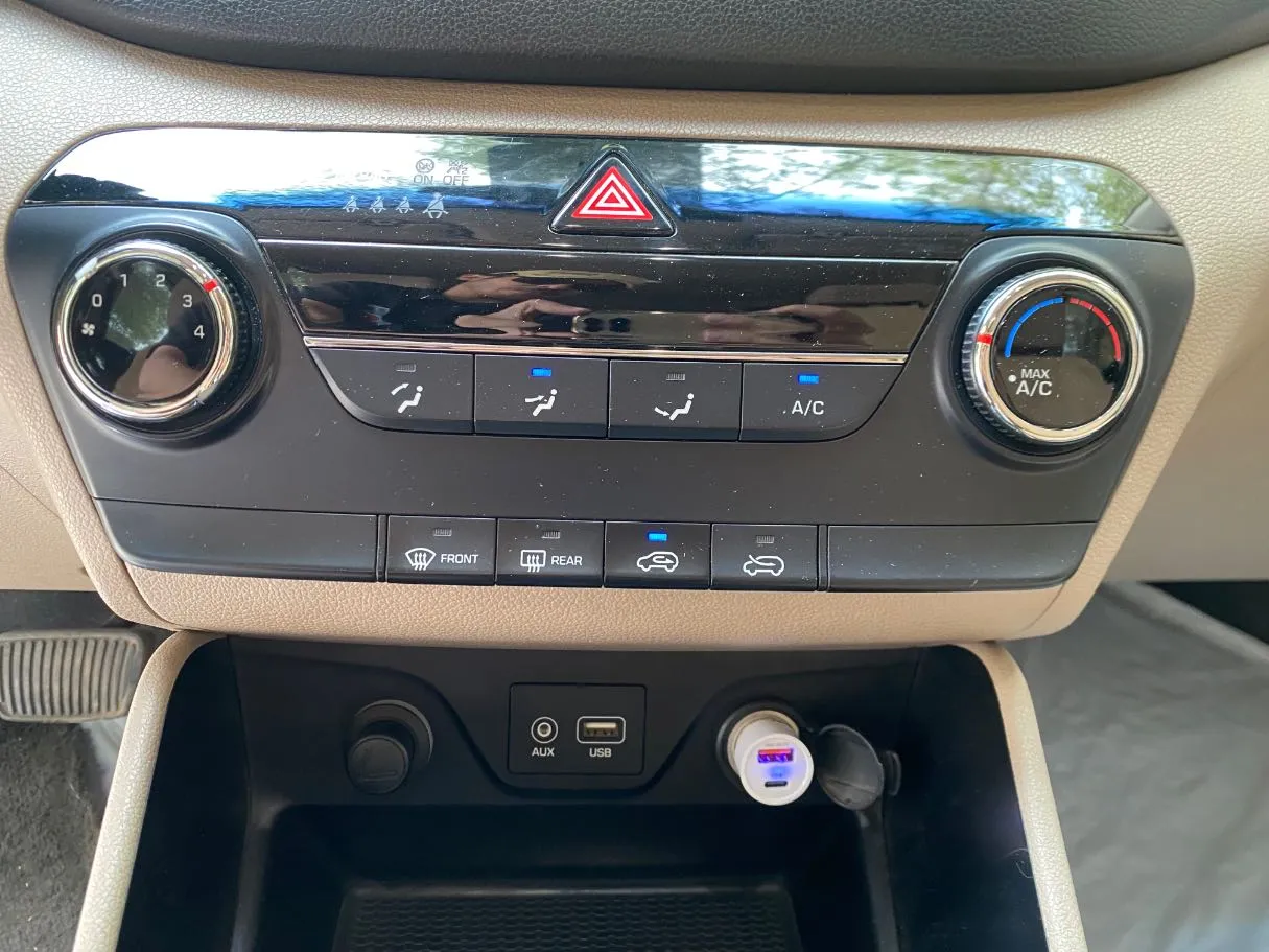 Car image 15