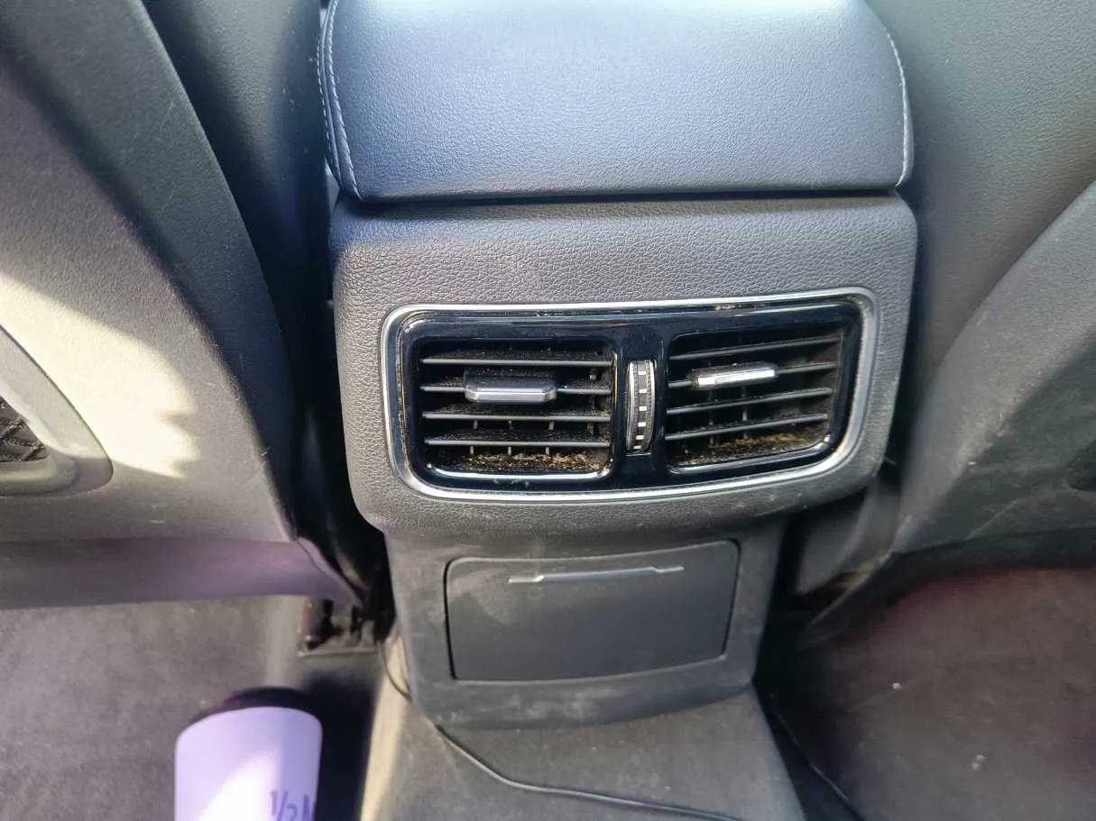 Car image 32
