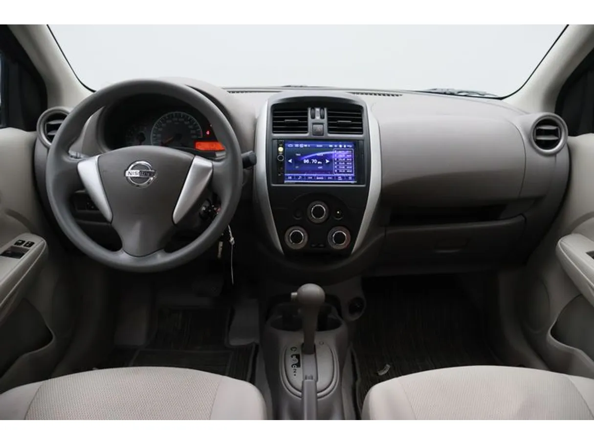 Car image 14