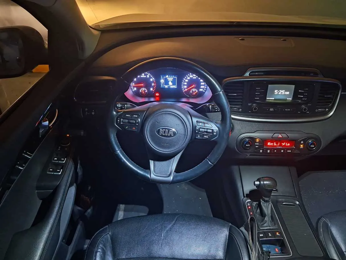 Car image 18