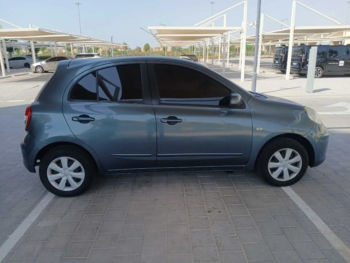 Car image 3