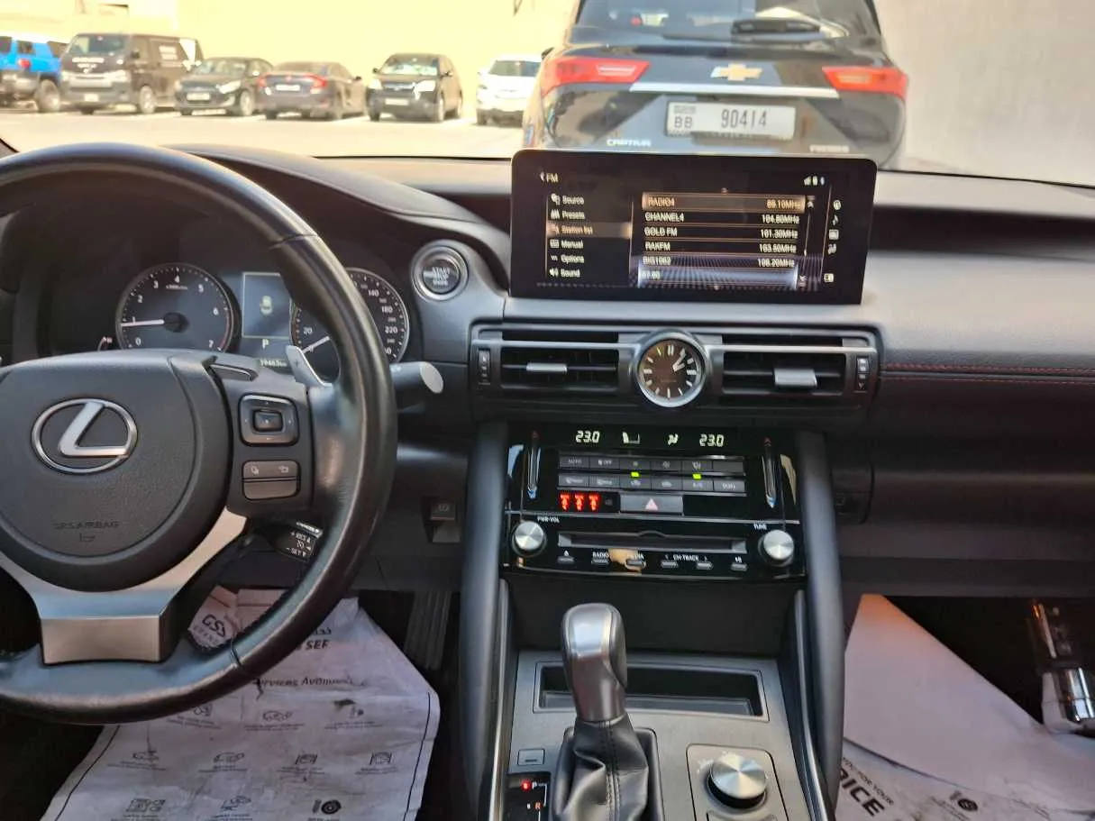 Car image 19