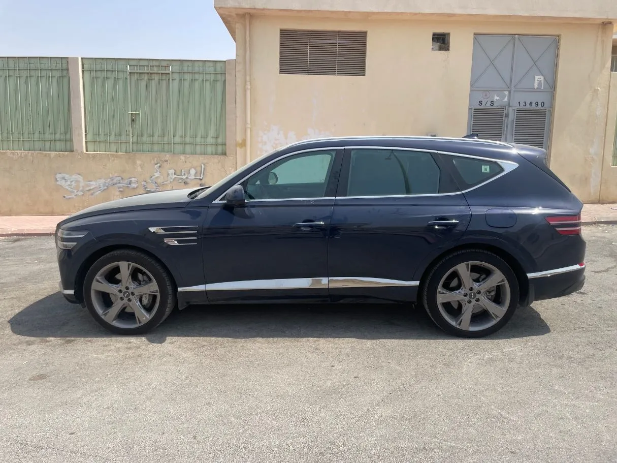 Car image 8
