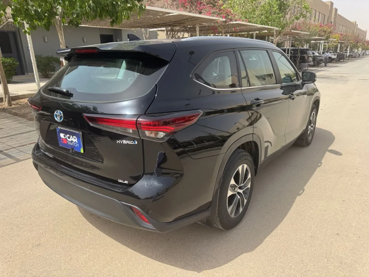 Car image 5