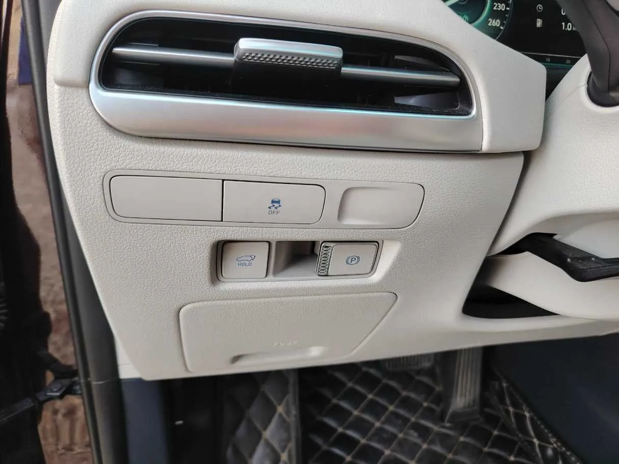 Car image 28