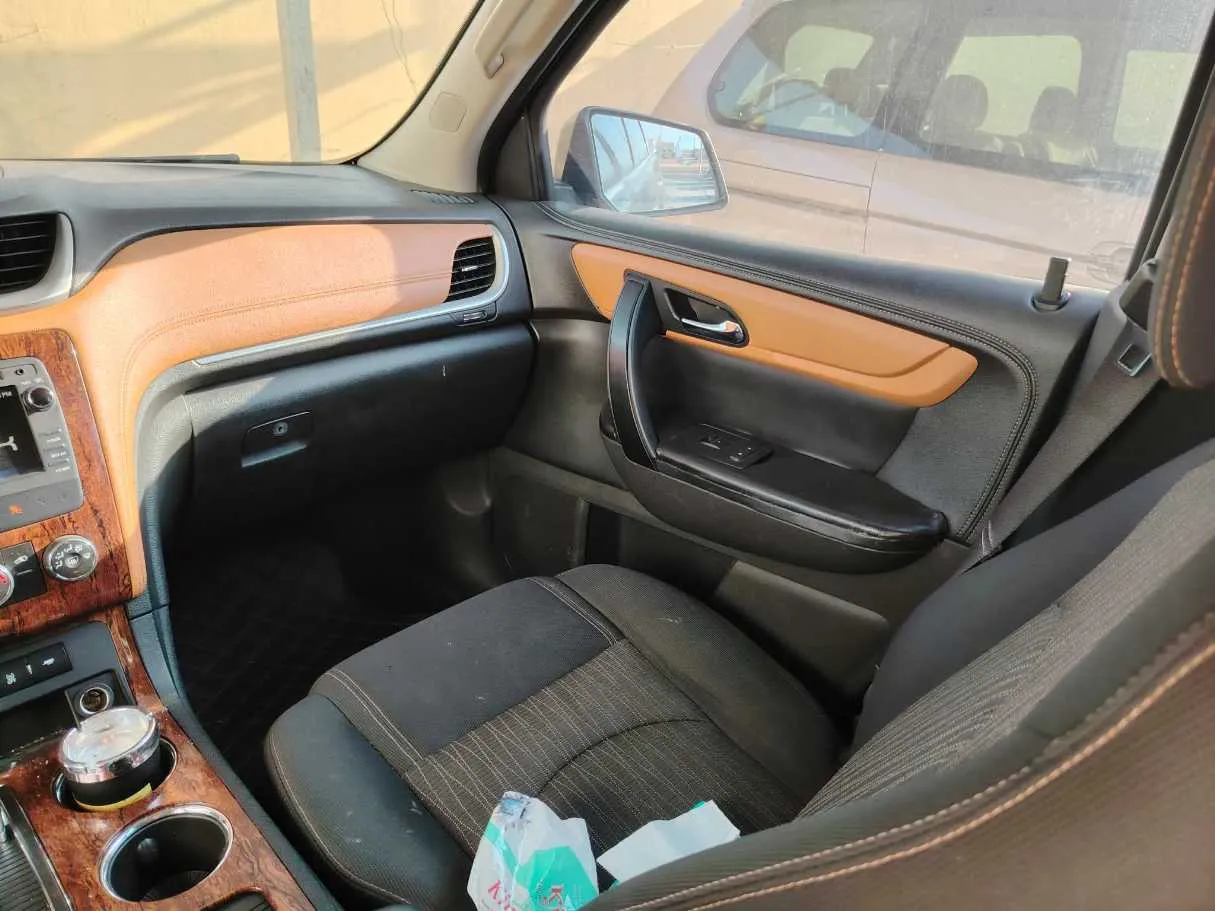 Car image 24
