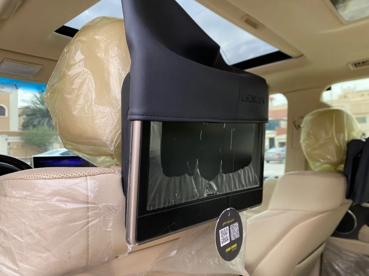 Car image 26