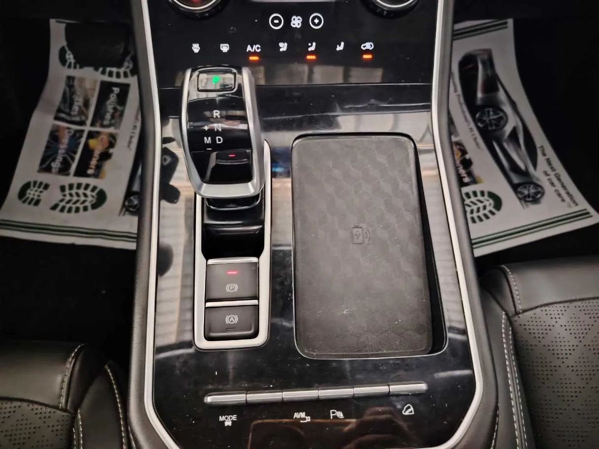 Car image 26
