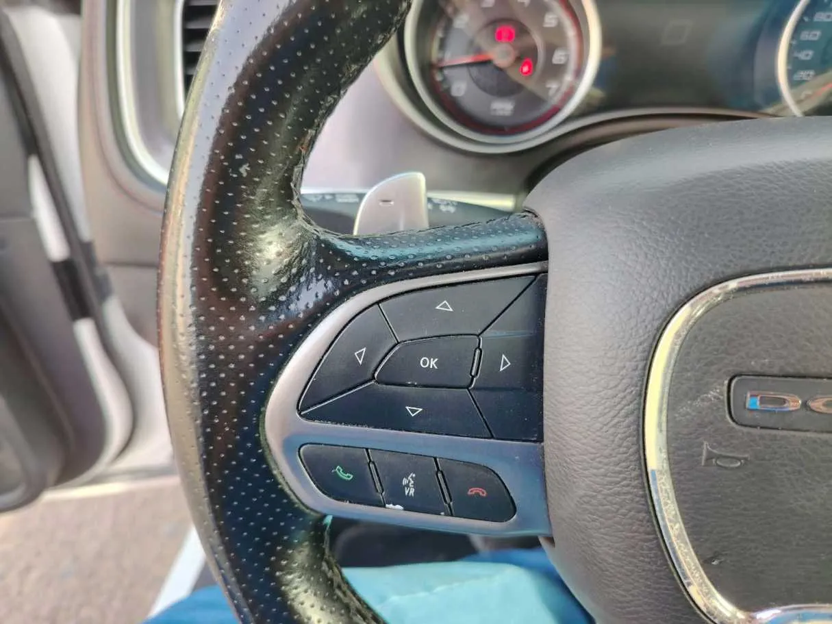 Car image 30