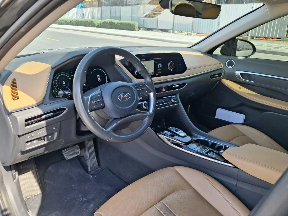Car image 11