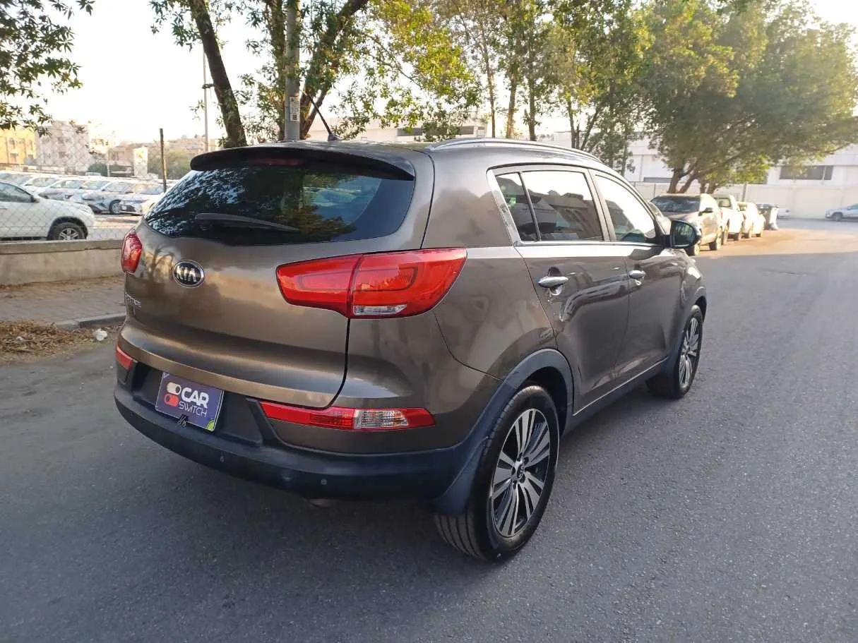 Car image 5
