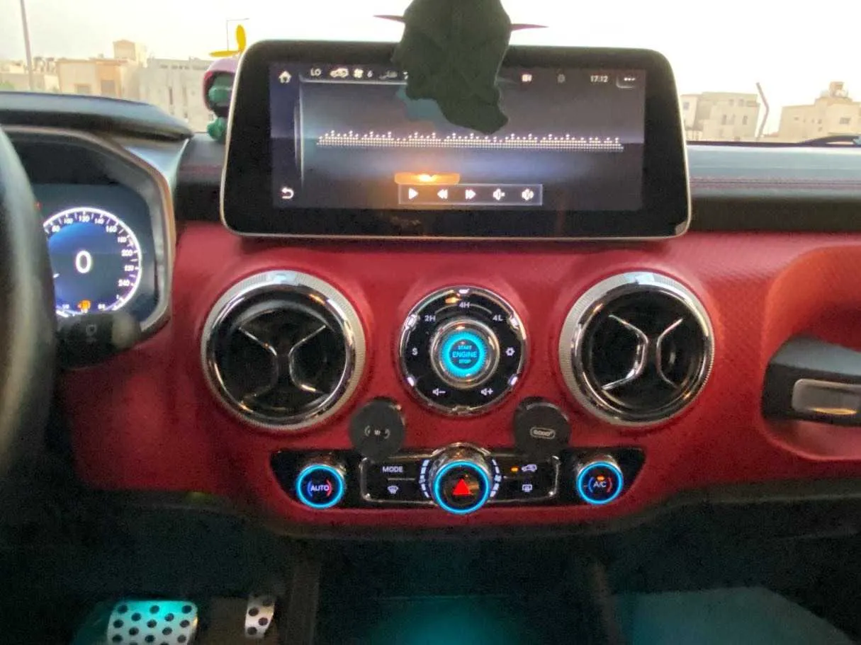 Car image 15