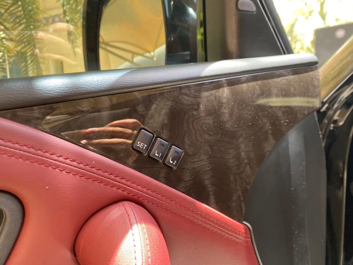 Car image 27