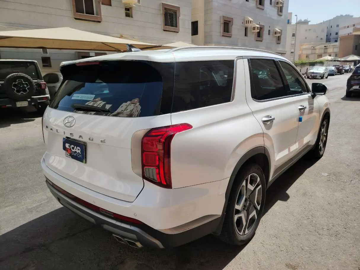 Car image 5