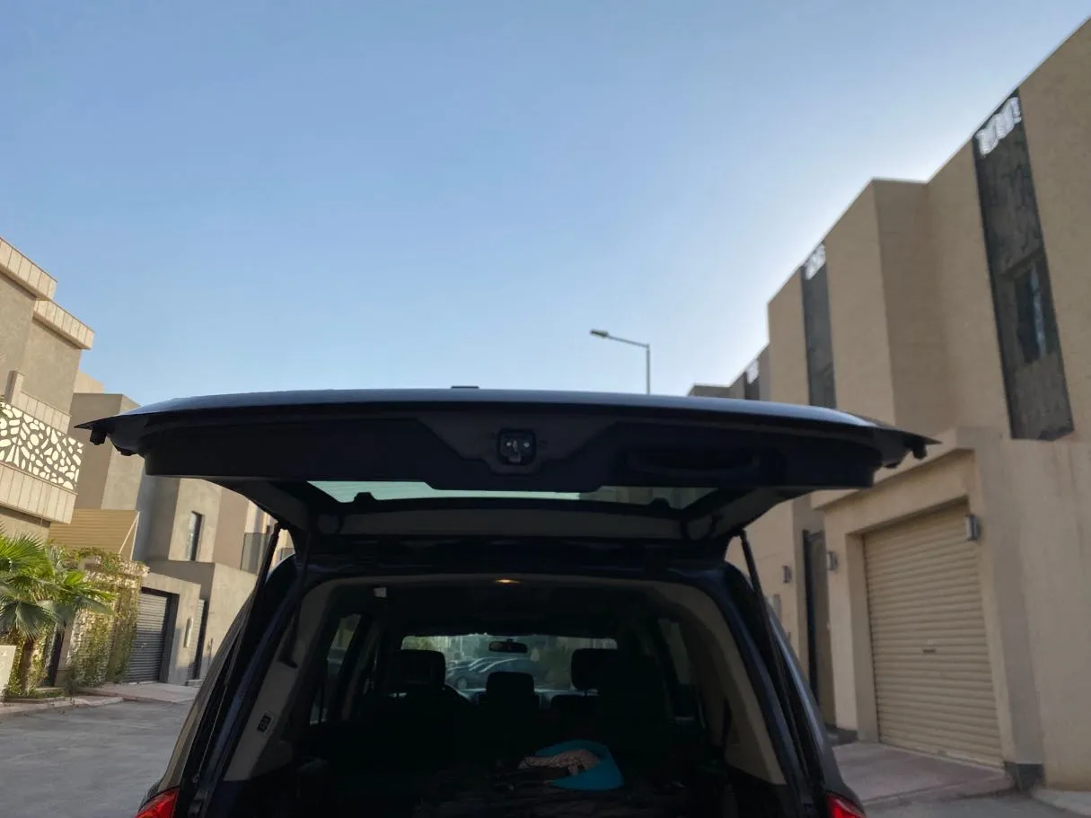Car image 21