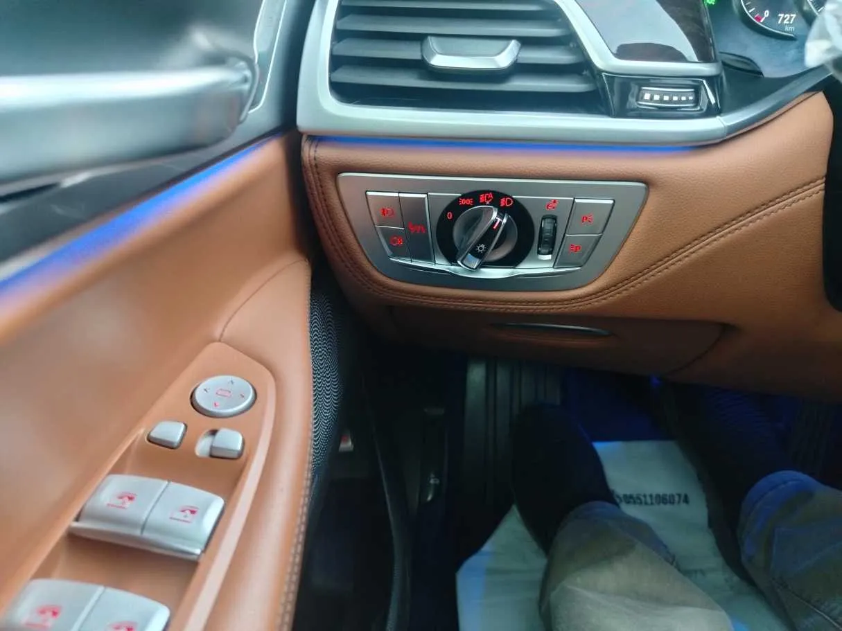 Car image 33