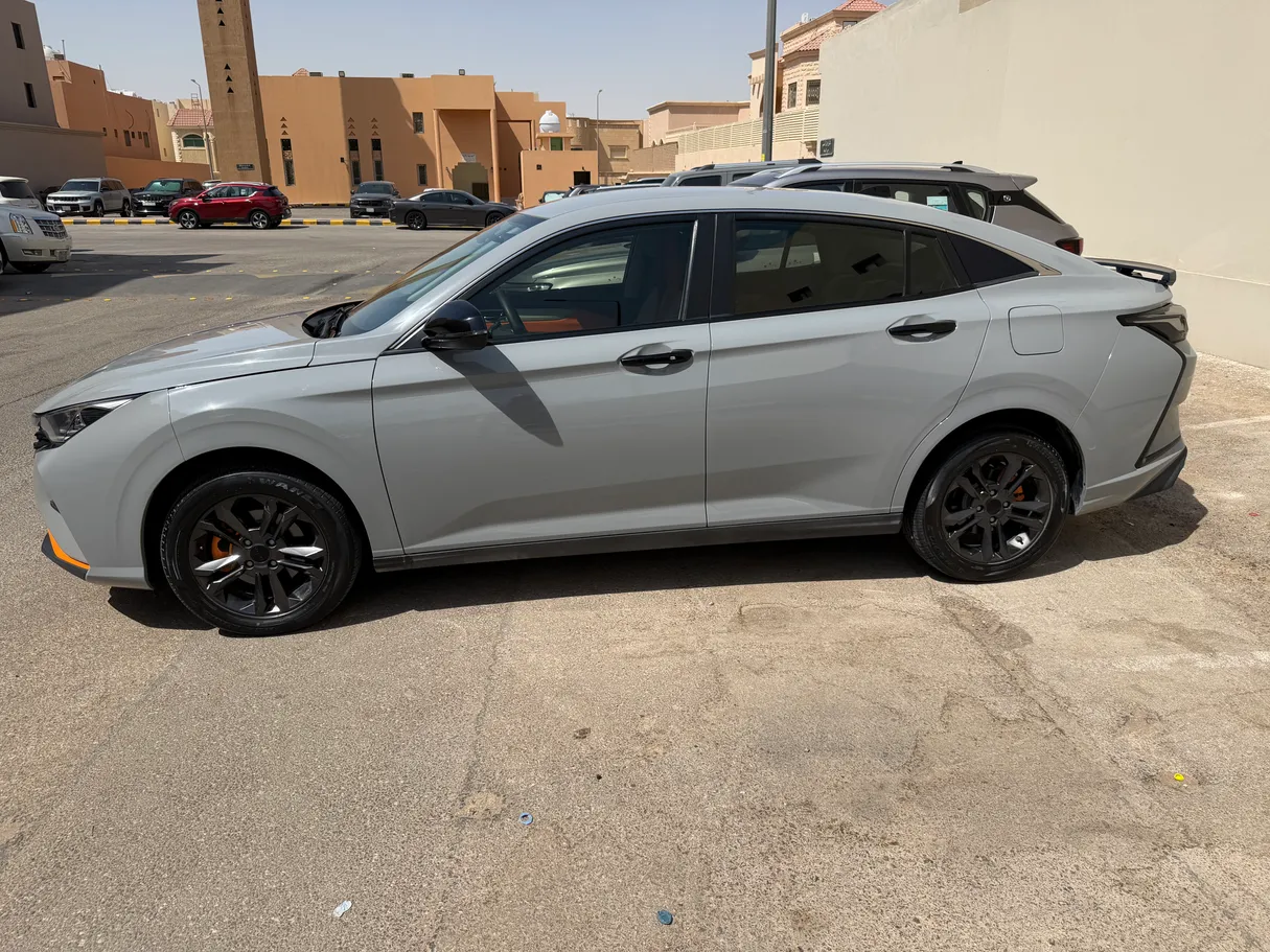 Car image 2