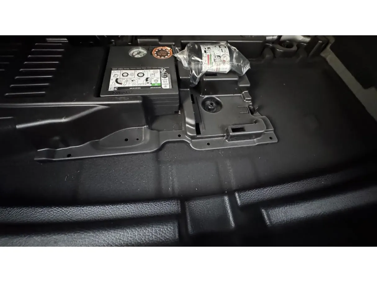 Car image 24