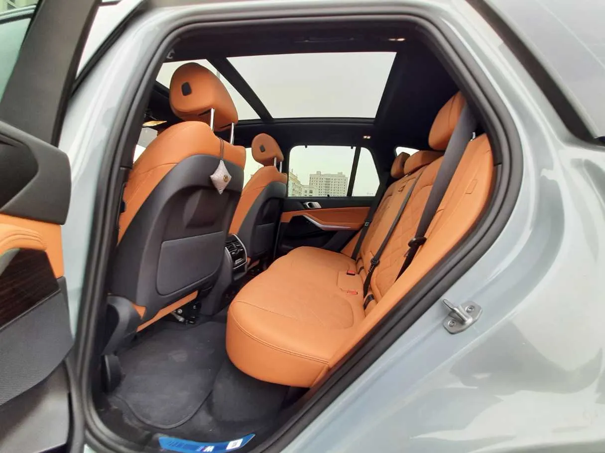 Car image 13