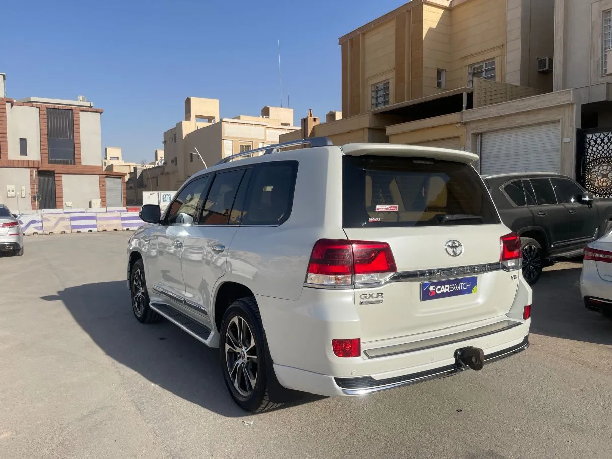 Car image 7