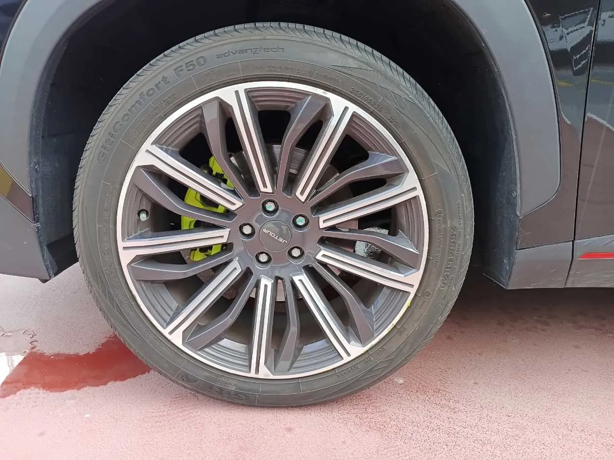 Car image 9