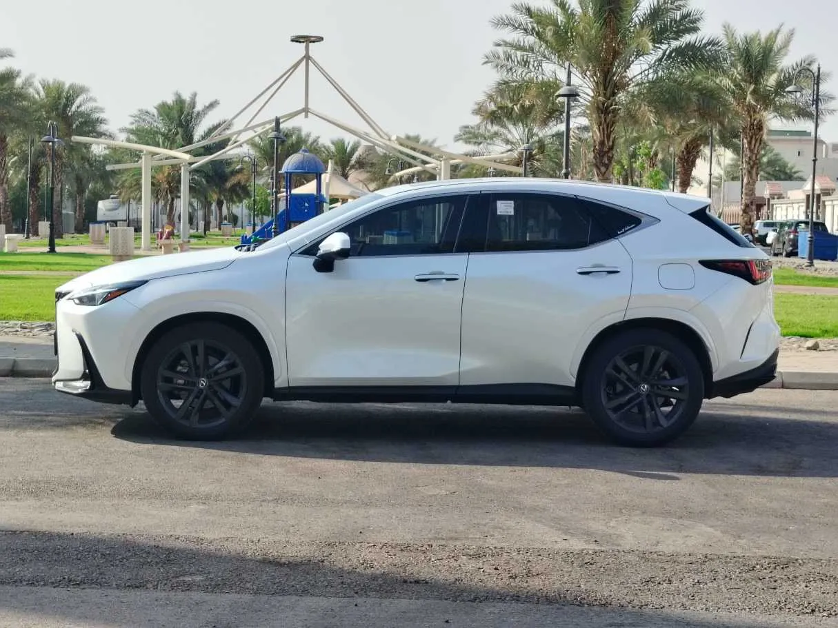 Car image 8
