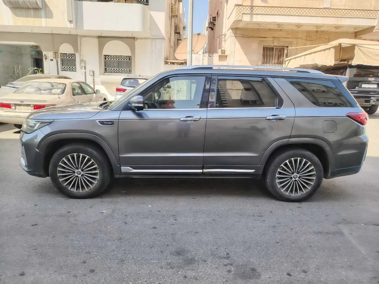 Car image 8