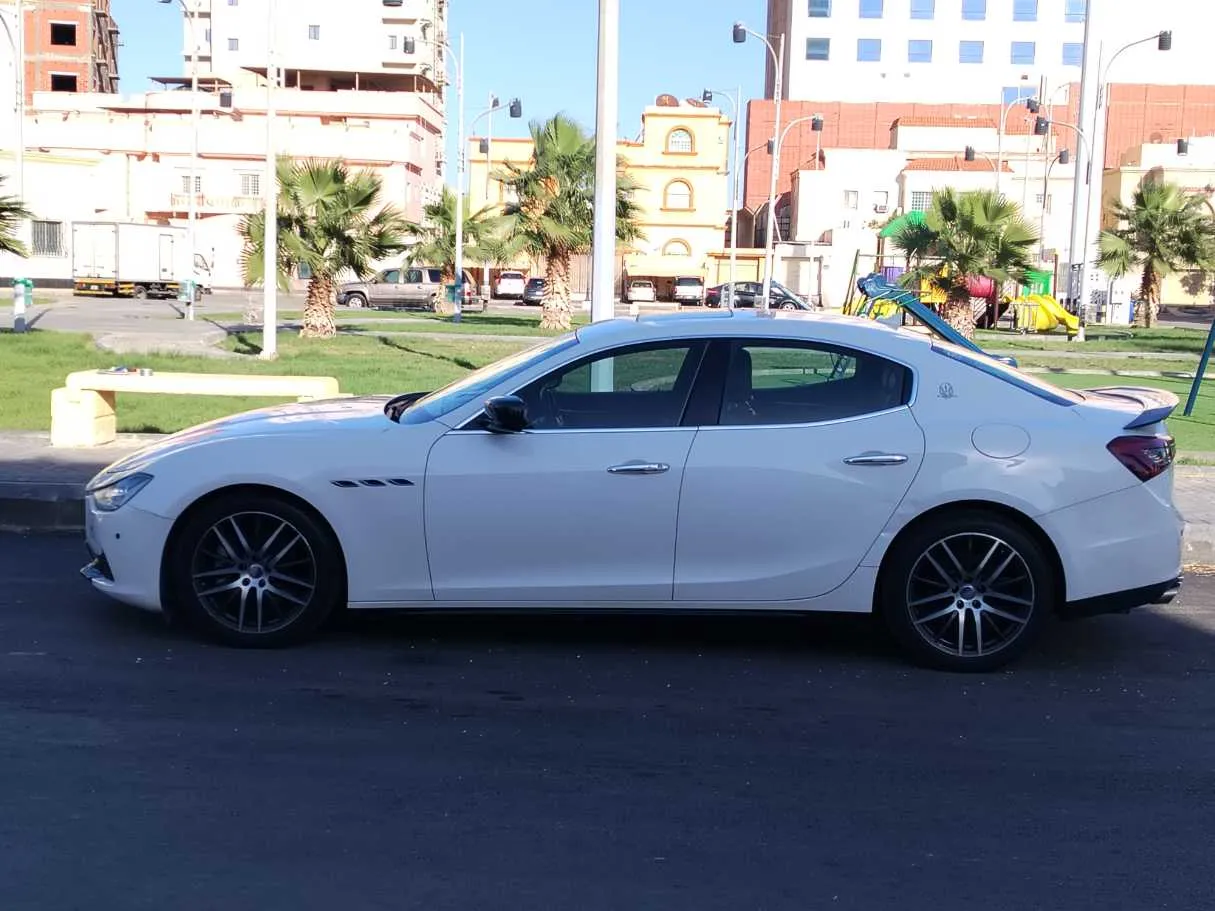 Car image 8