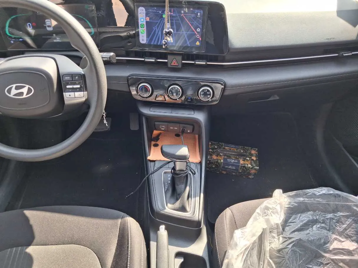 Car image 17