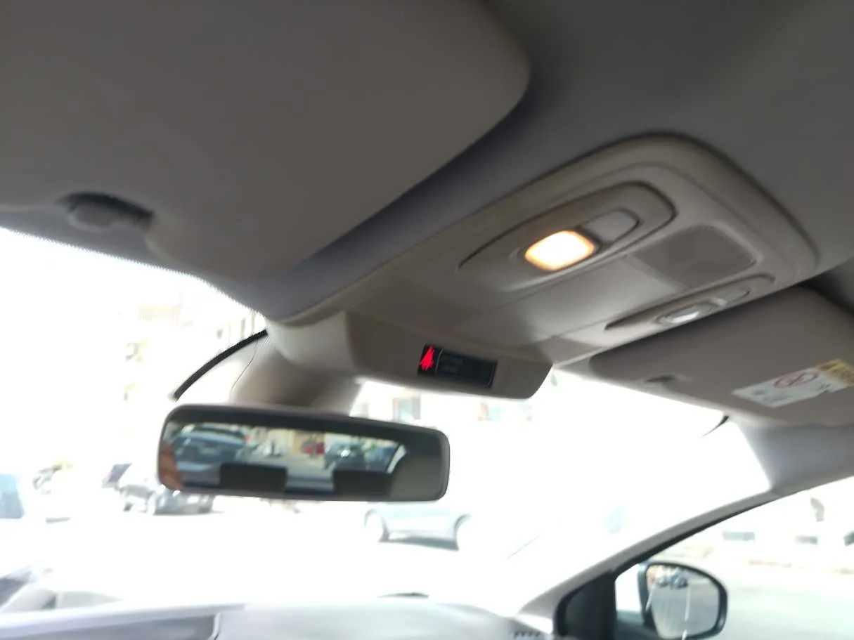 Car image 30