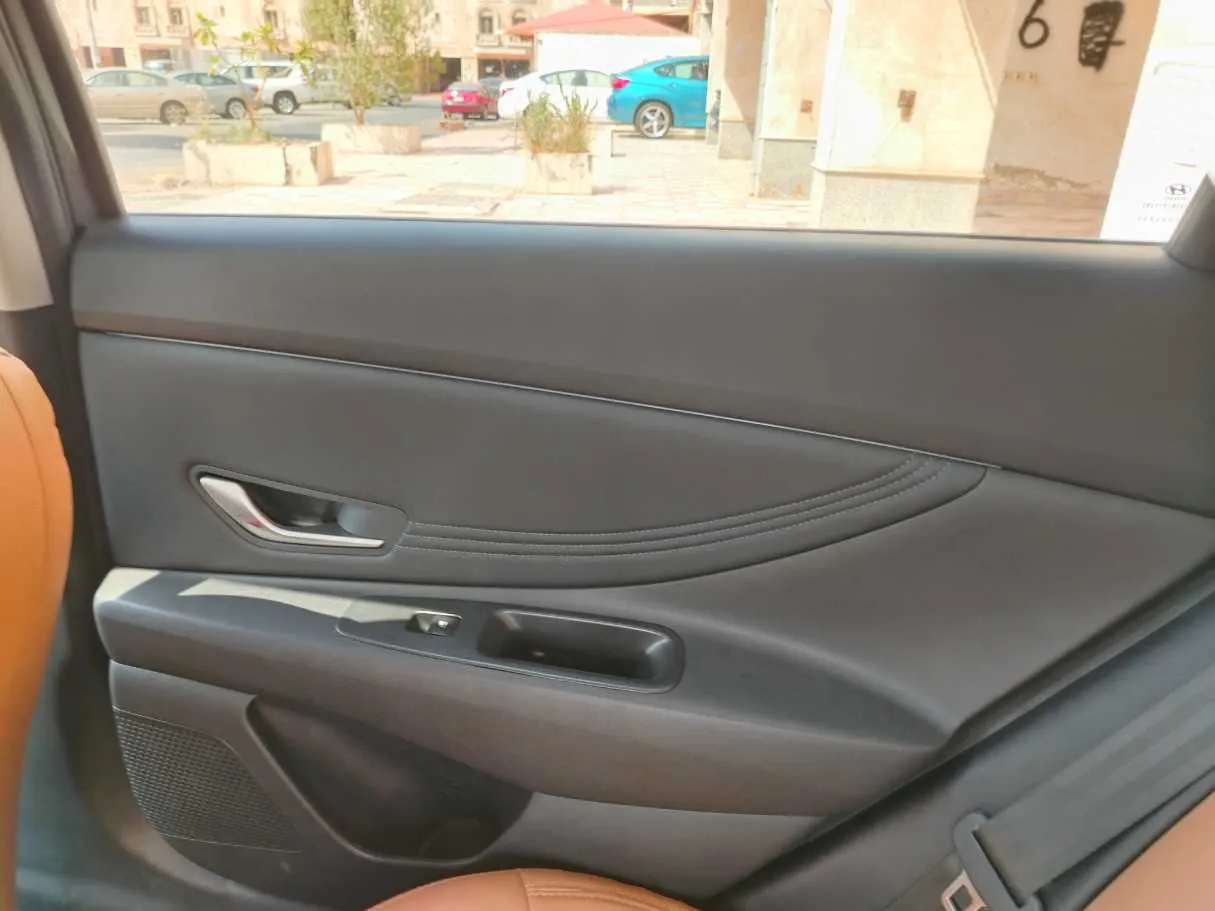 Car image 31