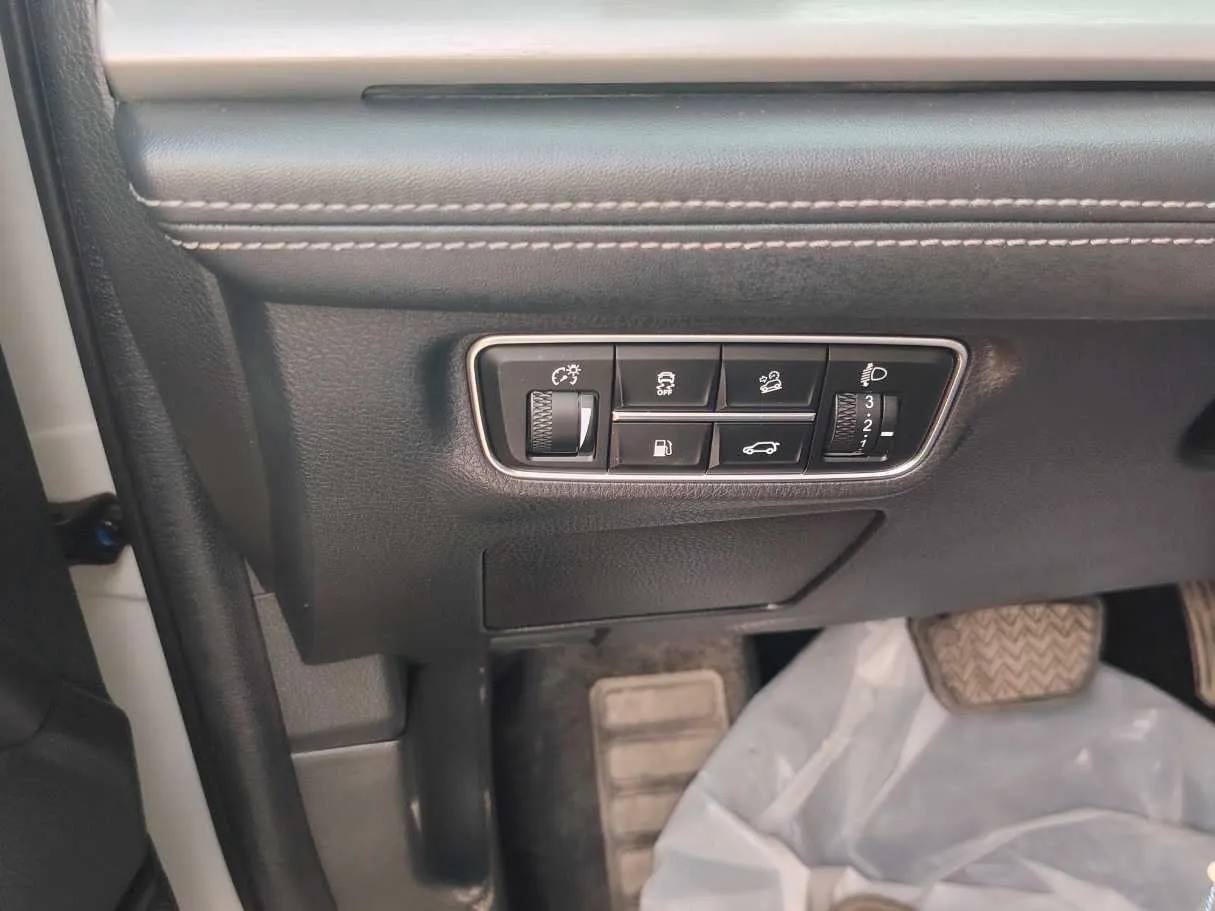 Car image 27