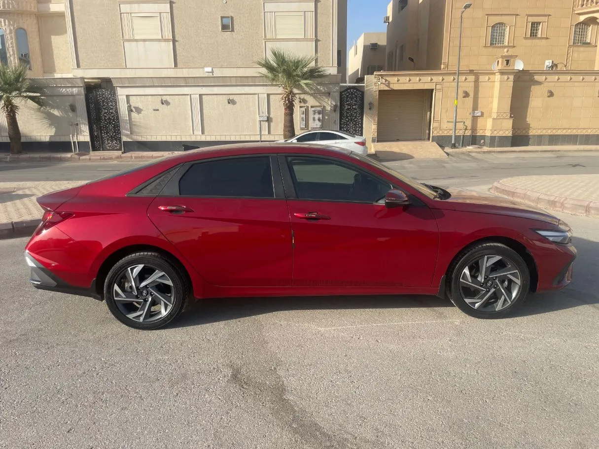Car image 4