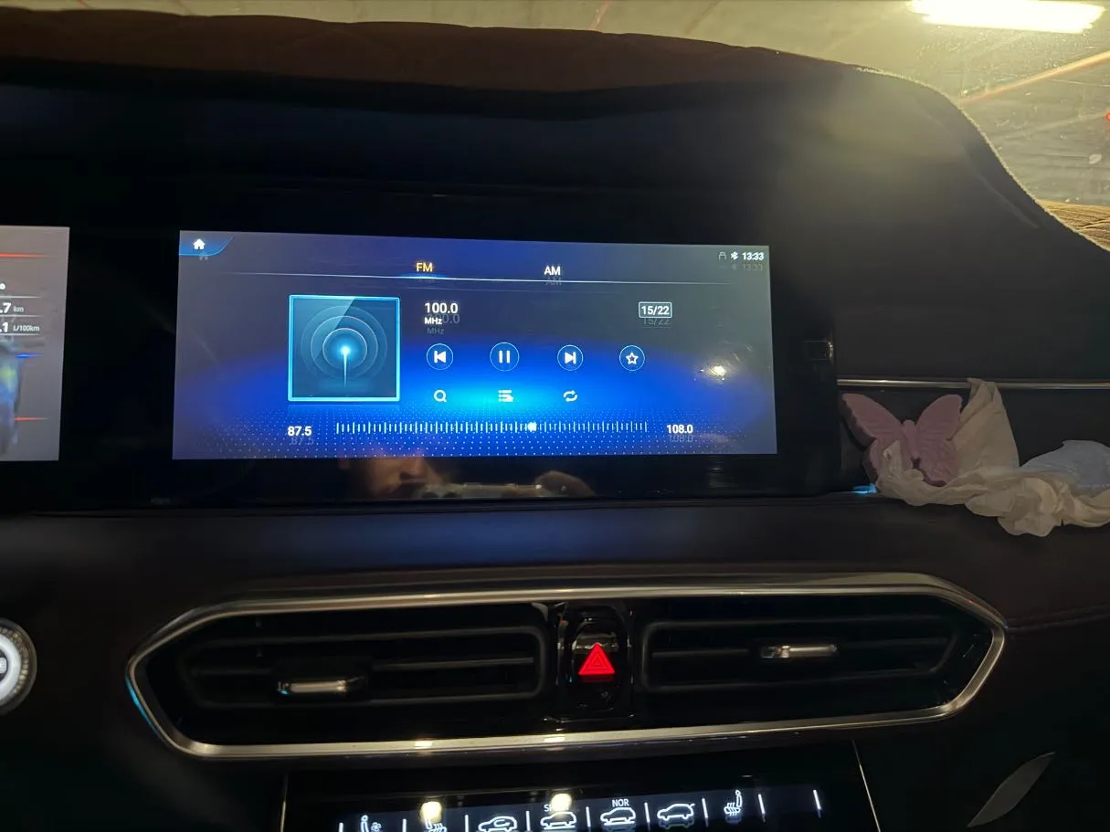 Car image 15