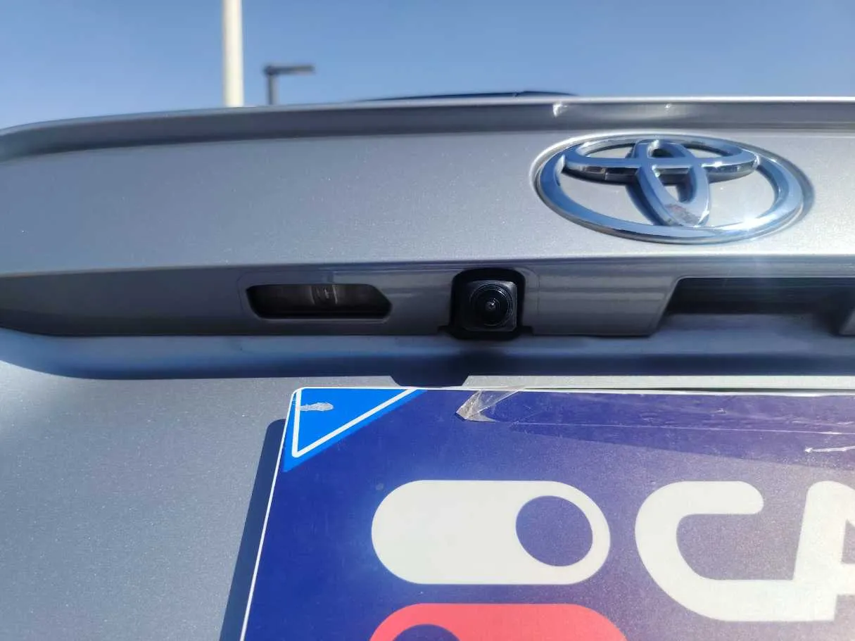 Car image 25