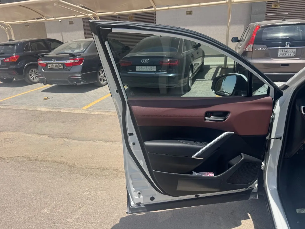Car image 10