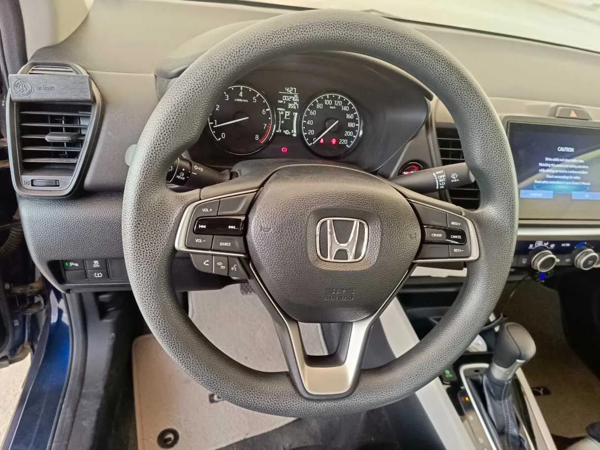 Car image 23