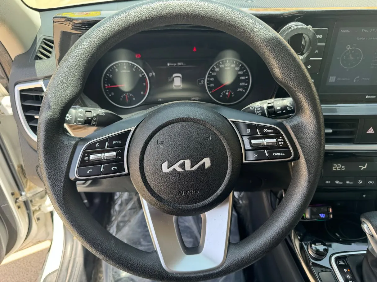 Car image 18
