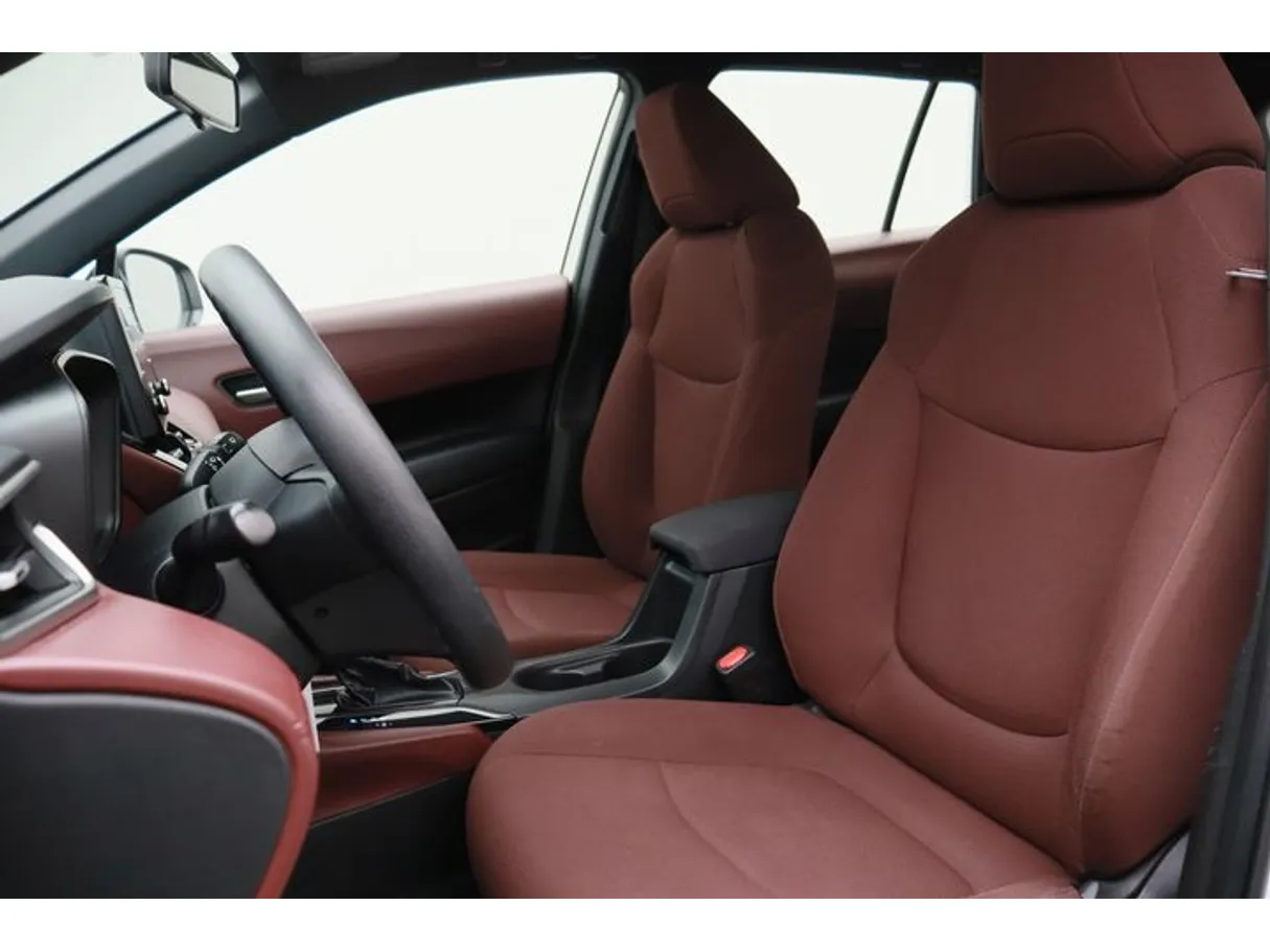 Car image 8