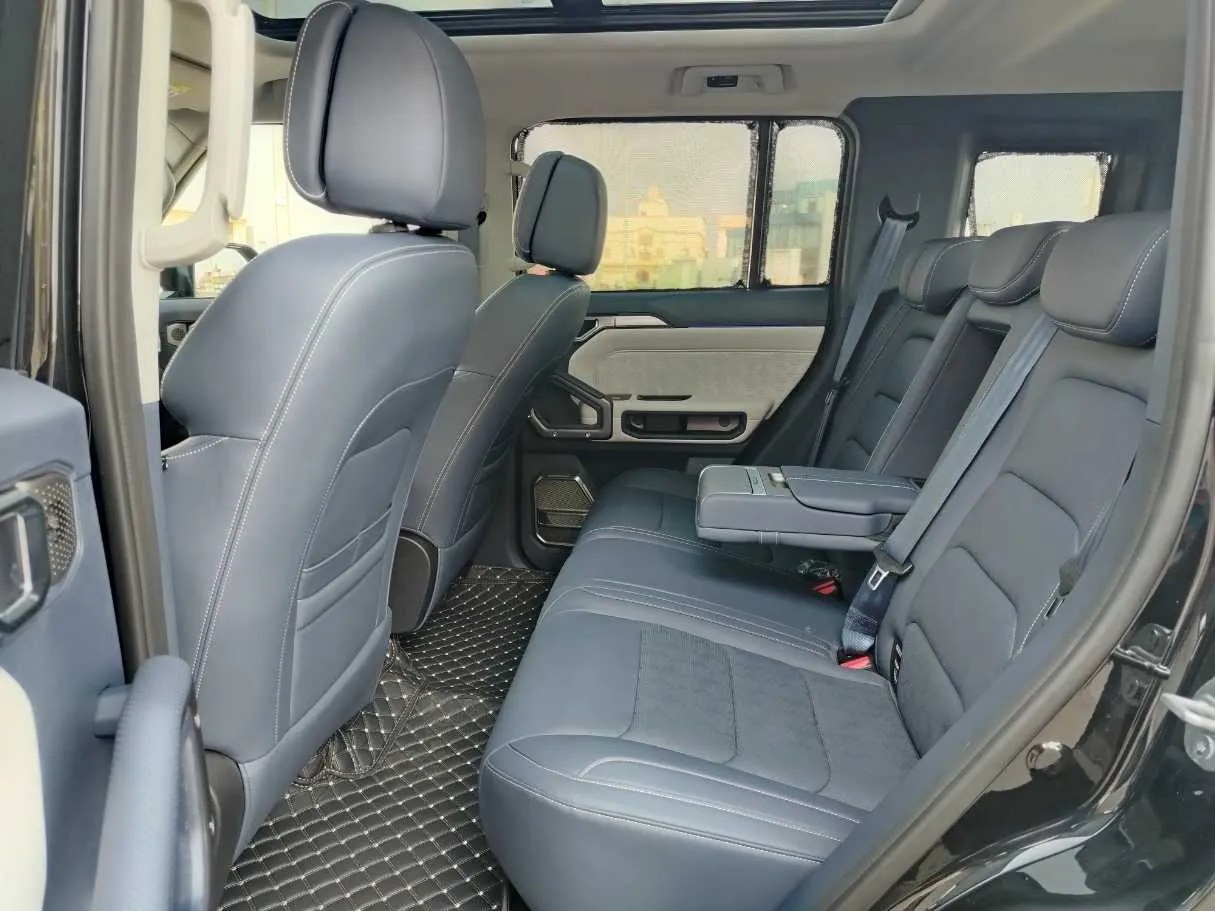 Car image 15