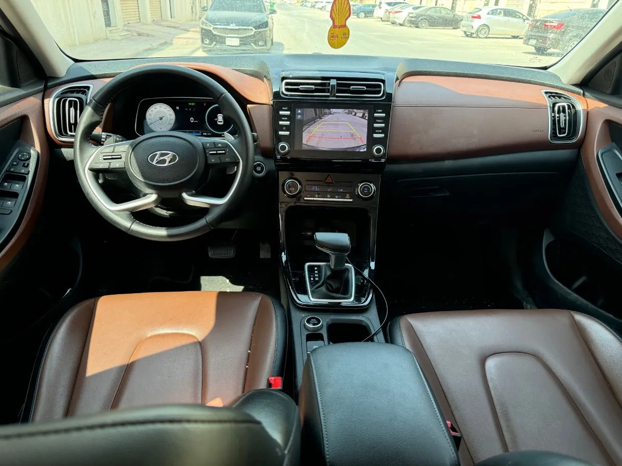 Car image 14